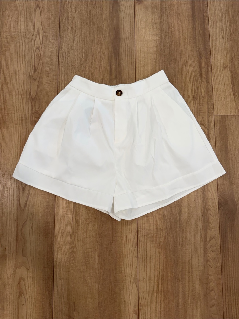 White High-Waist Pleated Women's Shorts
